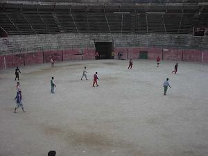 ORAN les arenes servant de terrain de foot